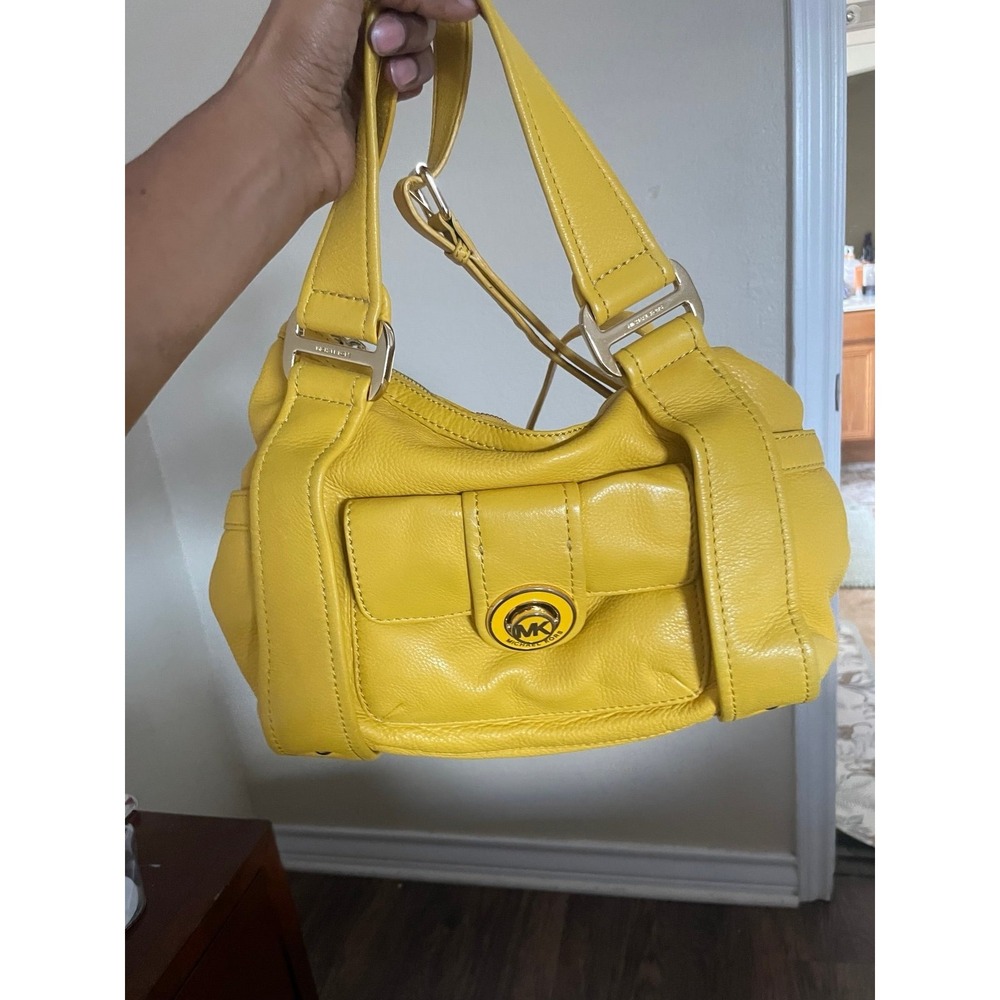 MICHAEL KORS A-0901  YELLOW   Pebbled Leather Large Shoulder Satchel Pocket Tote